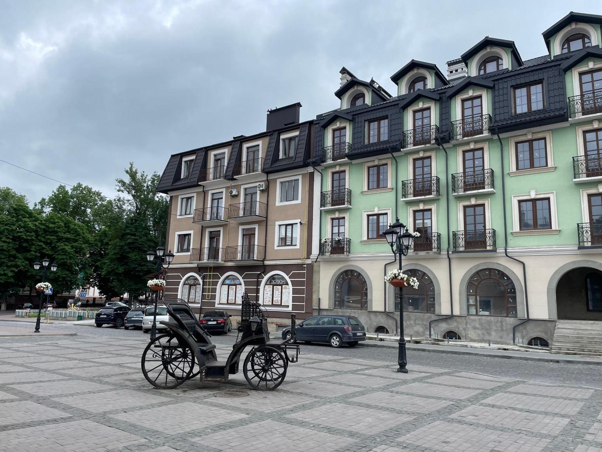 «Гори́Ще На Площі Польський Ринок» Kamianets-Podilskyi Exterior foto