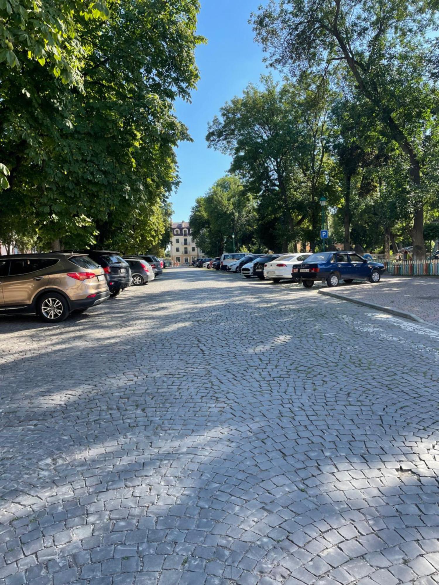 «Гори́Ще На Площі Польський Ринок» Kamianets-Podilskyi Exterior foto