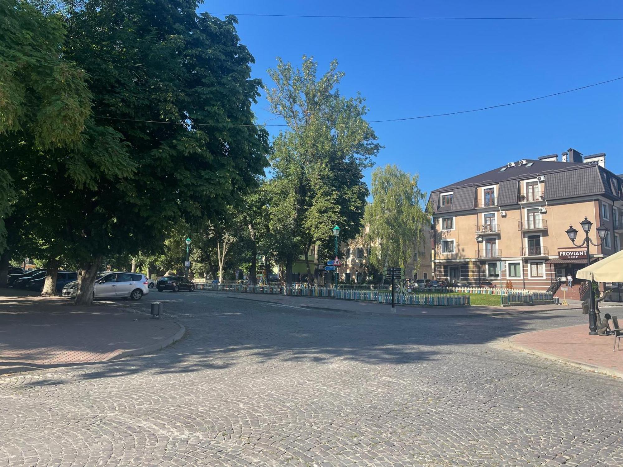 «Гори́Ще На Площі Польський Ринок» Kamianets-Podilskyi Exterior foto