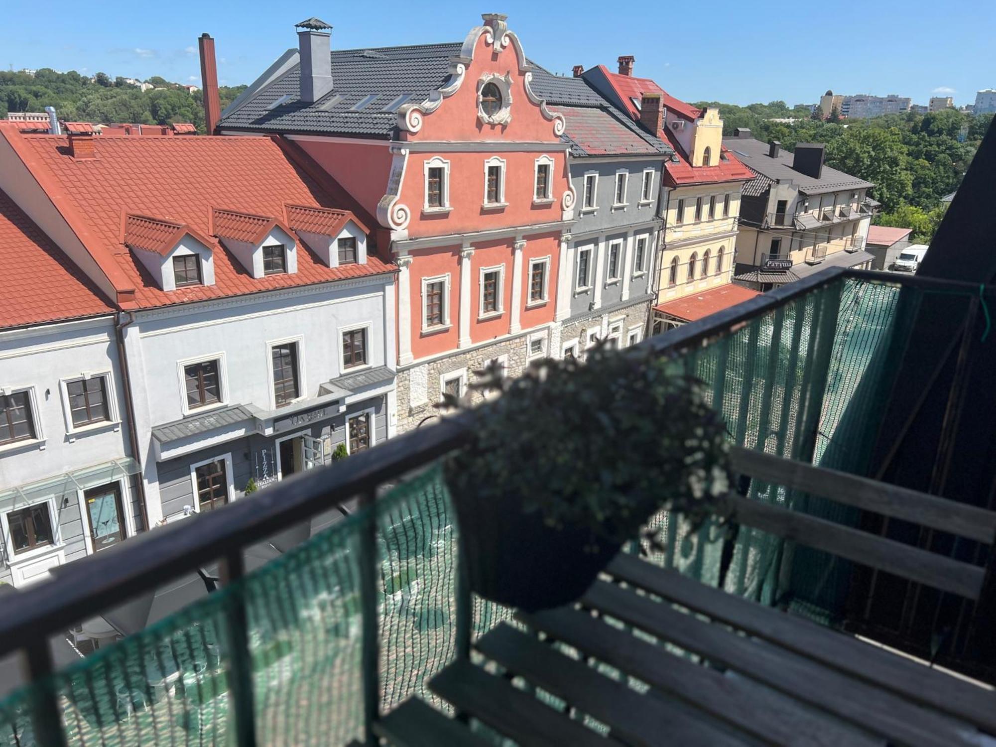 «Гори́Ще На Площі Польський Ринок» Kamianets-Podilskyi Exterior foto